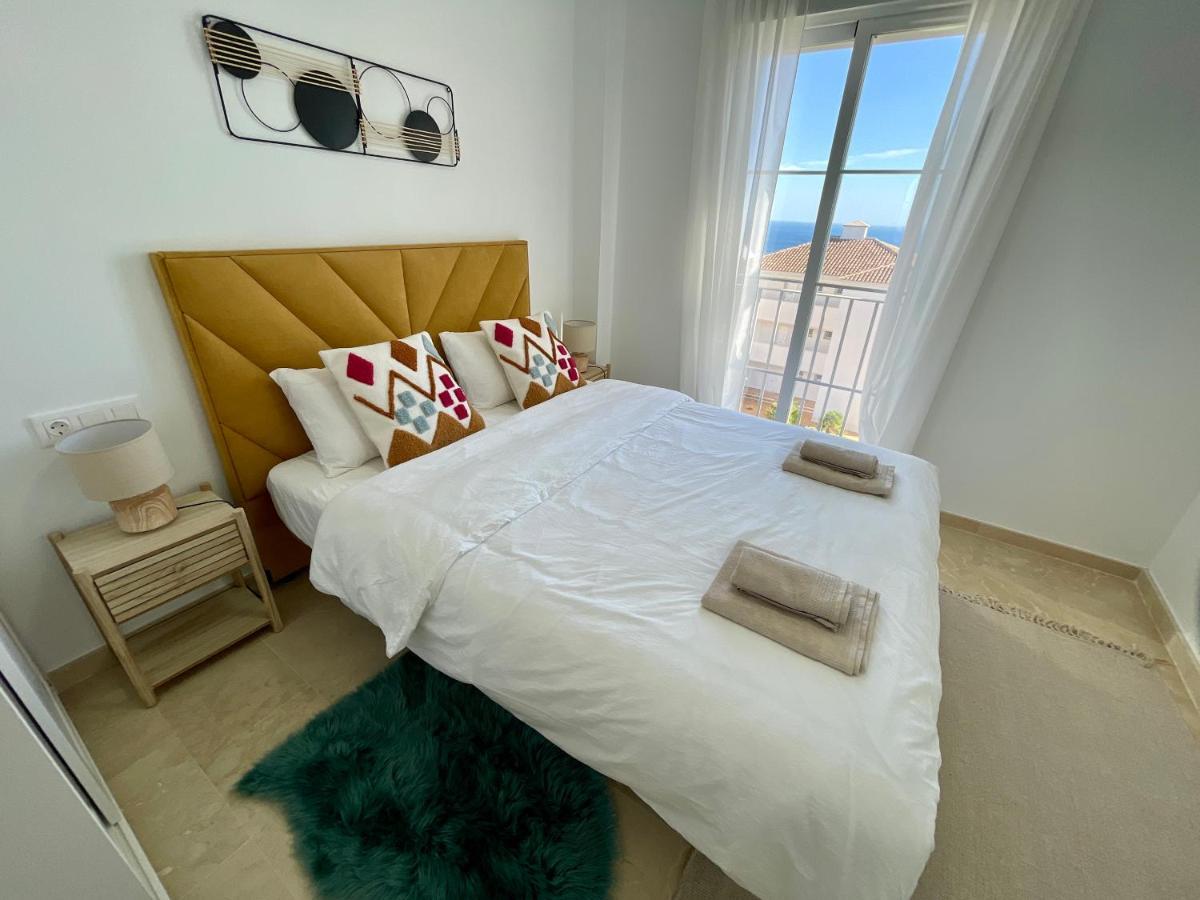 Hill Sea View Apartment Манільва Екстер'єр фото