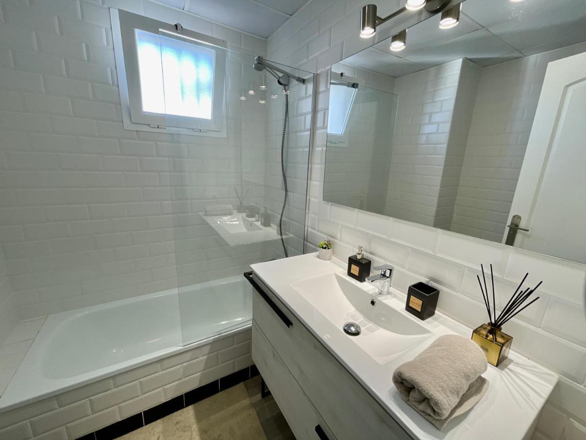 Hill Sea View Apartment Манільва Екстер'єр фото